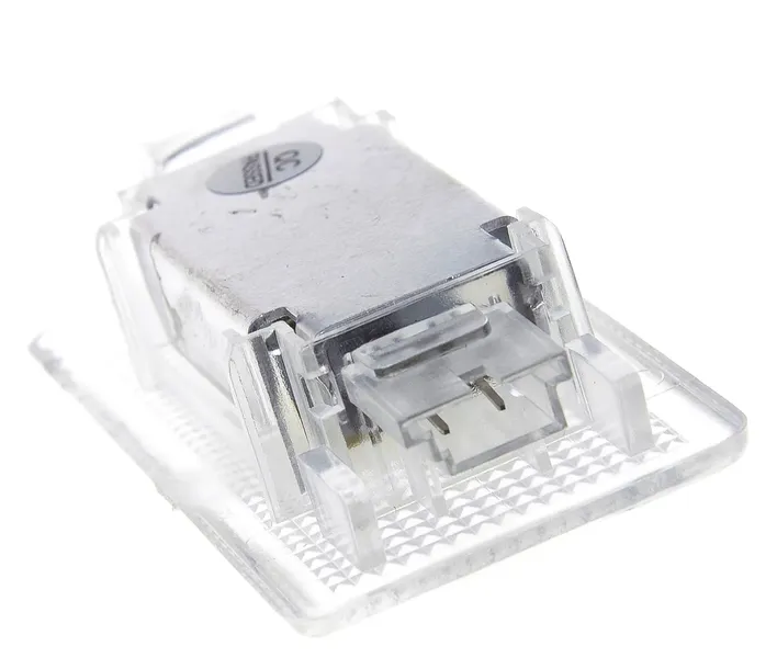 lampka-led-wnetrza-bagaznika-bmw-e87-e60-e84-e90-producent-czesci-ledprojektor