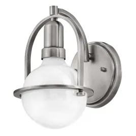 lampa-scienna-kinkiet-loft-retro-srebrny-z-biala-zarowka-do-salonu-hinkley