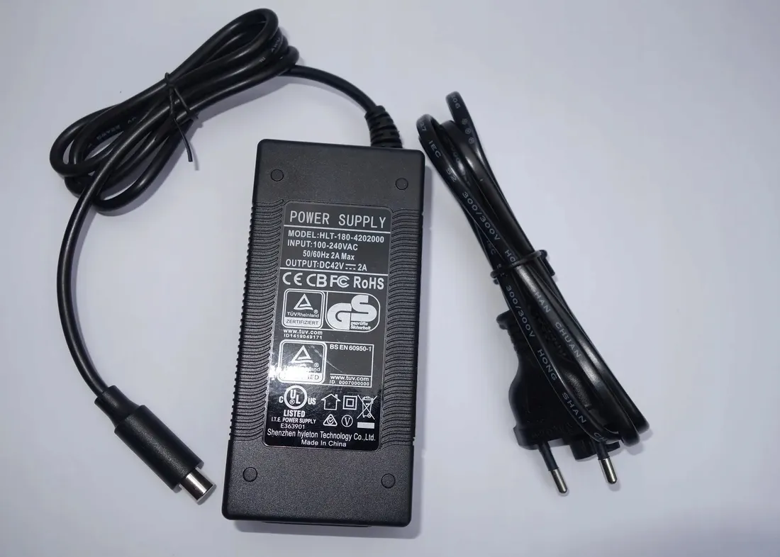 ladowarka-42v-2a-do-ninebot-es1-es2-es3-es4