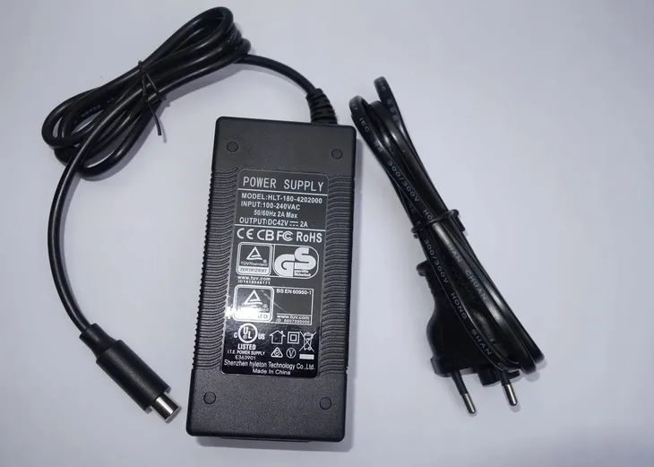 ladowarka-42v-2a-do-ninebot-max-g30-kod-producenta-sp-00514