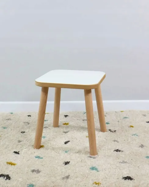 krzeselko-dla-dzieci-biale-taboret-30-cm-plec-chlopcy-dziewczynki