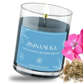 swieca-zapachowa-40h-wesola-etykieta-zimna-suka-wetyweria-i-geranium