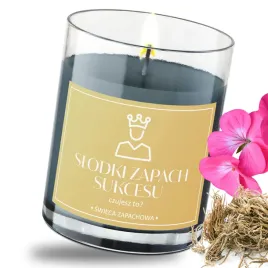 swieca-zapachowa-wesola-etykieta-slodki-zapach-sukcesu-wetyweria-i-geranium
