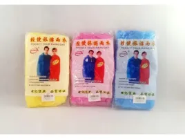 kieszonkowy-plaszcz-przeciwdeszczowy-z-kapturem