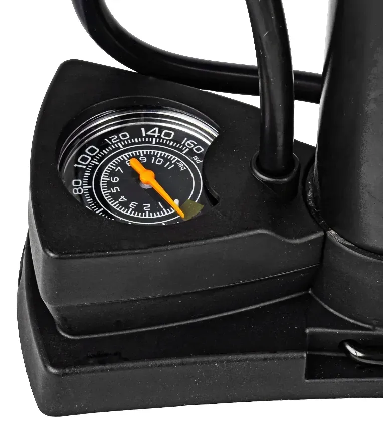 pompka-nozna-z-manometrem-samochodowa-rower-materac-szybko-pompuje-stabilna