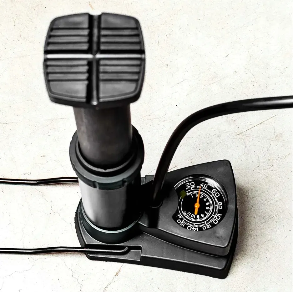 pompka-nozna-z-manometrem-samochodowa-rower-materac-szybko-pompuje-stabilna