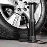 pompka-nozna-z-manometrem-samochodowa-rower-materac-szybko-pompuje-stabilna-kod-producenta-61117-marka-carcommerce