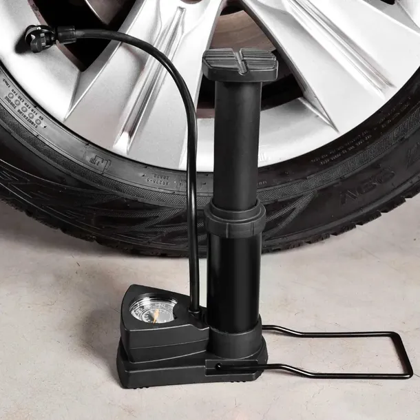 pompka-nozna-z-manometrem-samochodowa-rower-materac-szybko-pompuje-stabilna-stan-nowy-marka-carcommerce-kod-producenta-61117