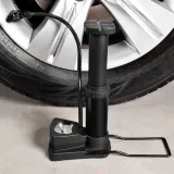 pompka-nozna-z-manometrem-samochodowa-rower-materac-szybko-pompuje-stabilna-stan-nowy-marka-carcommerce-kod-producenta-61117