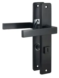 klamka-wewnetrzna-black-czarna-na-szyldzie-podluznym-wc-rozstaw-72-lewa