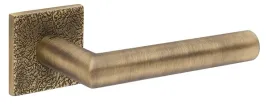 klamka-kwadratowa-tupai-4002-5sq-t3-77-patyna-antyczna-tekstura-skora