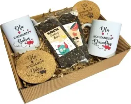 zestaw-na-dzien-babci-i-dziadka-kubki-z-herbata-kosz-prezent-dla-upominek