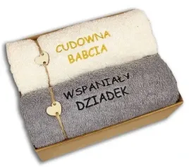 prezent-dla-babci-i-dziadka-dzien-komplet-recznikow-z-haftem-upominek
