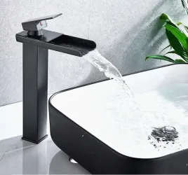 bateria-umywalkowa-wodospad-czarny-zlew