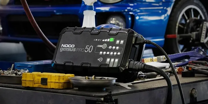noco-geniuspro50-inteligentna-ladowarka-6v-12v-24v-natezenie-maksymalne-50-a