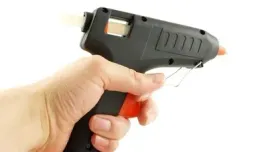 Zdjęcie produktu PISTOLET WYCISKARKA KLEJU NA GORACO KLEJARKA+ KLEJ