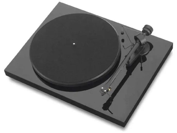 pro-ject-debut-iii-dc-czarny-polysk-gramofon