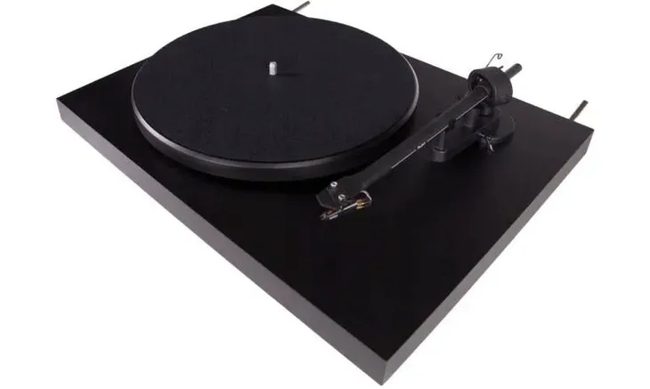 pro-ject-debut-iii-dc-czarny-polysk-gramofon-stan-powystawowy