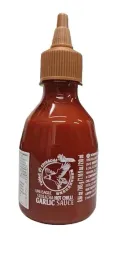 sos-sriracha-z-czosnkiem-chilli-chili-bardzo-ostry-hot-ostre-papryka-shu