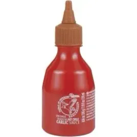 sos-sriracha-z-czosnkiem-chilli-chili-bardzo-ostry-hot-ostre-papryka-shu