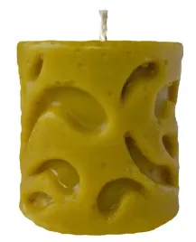 swieca-walec-z-ornamentem-z-wosku-pszczelego-s066