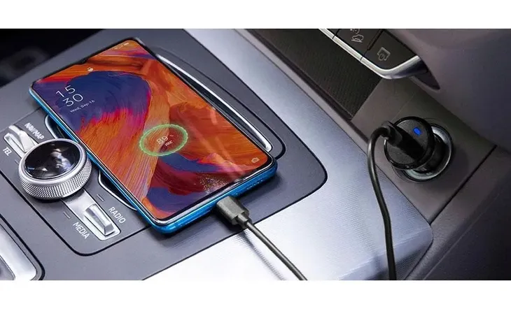 ladowarka-samochodowa-lightning-usb-extremestyle-kolor-czarny