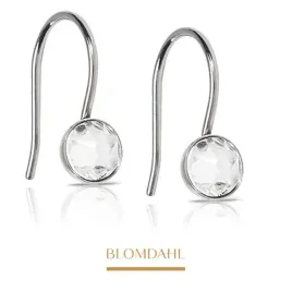blomdahl-wiszace-kolczyki-hipoalergiczne-pendant-bezel-crystal-8-mm