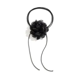 choker-naszyjnik-kwiat-na-rzemieniu-roza-piwonia-na-szyje-czarna
