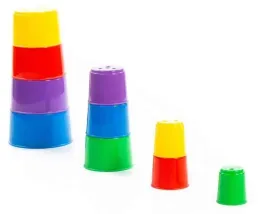 piramidka-kubeczki-do-ukladania-dla-dzieci