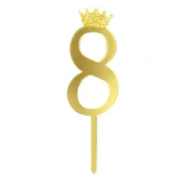 zloty-topper-na-tort-cyfra-8-z-korona-na-tort-urodzinowy