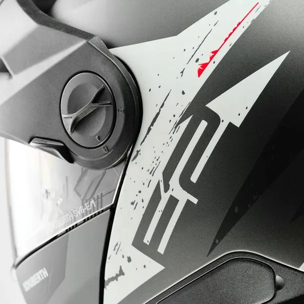 schuberth-e2-kask-motocyklowy-na-cross-enduro-rodzaj-zapiecia-mikrometryczne