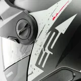 schuberth-e2-kask-motocyklowy-na-cross-enduro-rodzaj-zapiecia-mikrometryczne