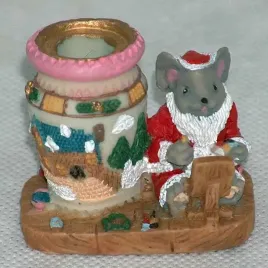 swiecznik-z-myszka-w-stroju-mikolaja