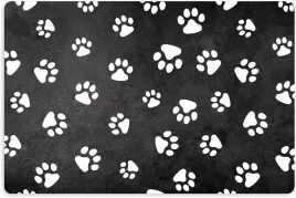 podkladka-pod-miske-wodoodporna-dla-psa-i-kota-lapki-czarne-tlo-59x39cm