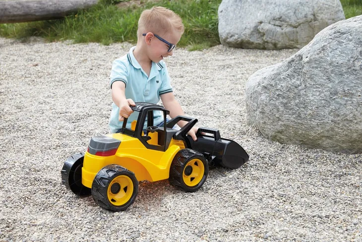 lena-giga-trucks-earth-mover-pro
