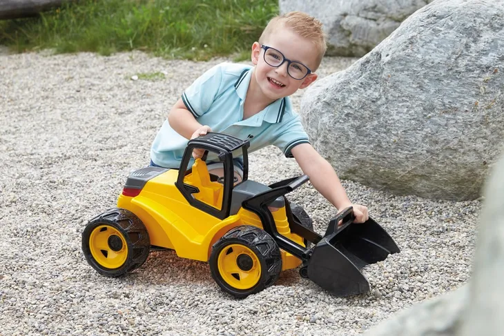lena-giga-trucks-earth-mover-pro