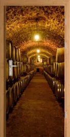 naklejka-na-drzwi-wino-piwnica-beczki