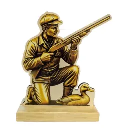 drewniana-statuetka-mysliwska-mysliwy-z-kaczka-20cm-nagroda-trofeum-opis