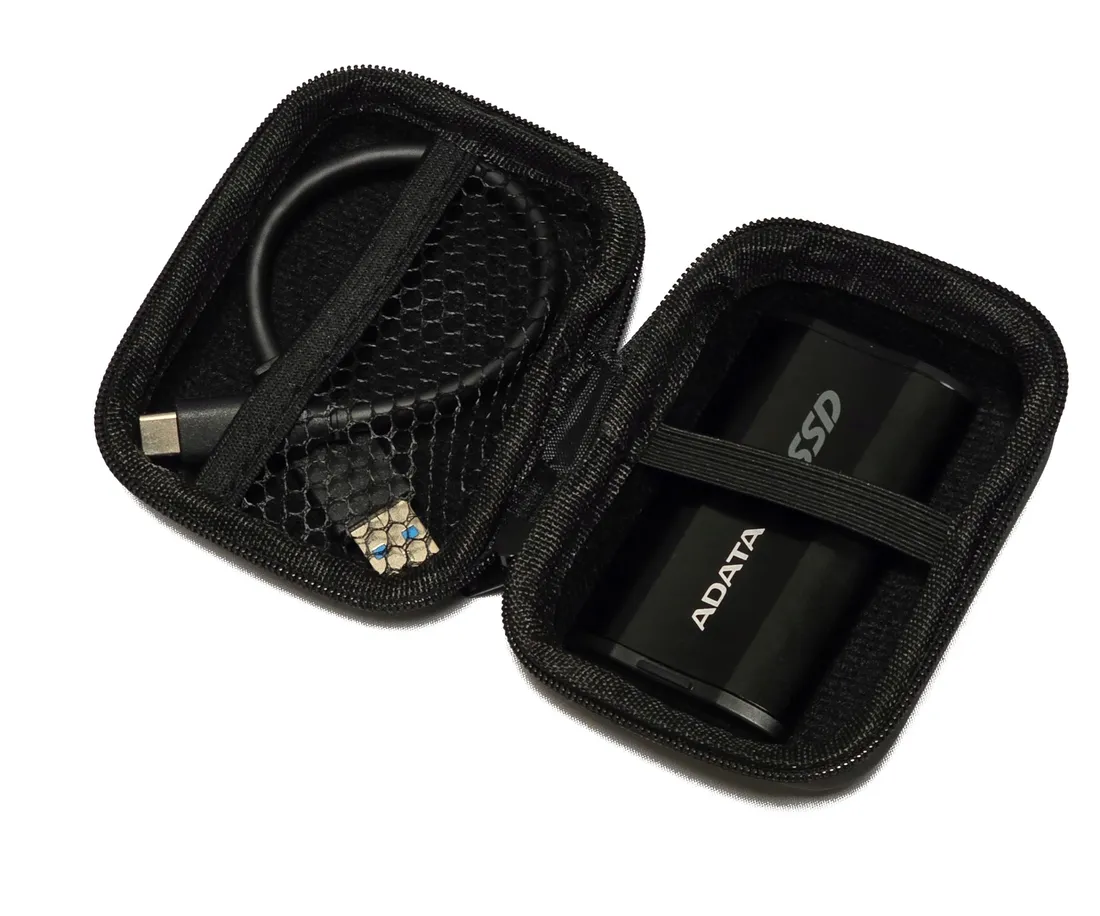 etui-na-dysk-zewnetrzny-ssd-adata