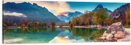 obraz-do-salonu-panoramiczny-jezioro-w-gorach-gory-widok-120x40