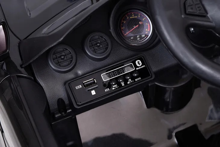 samochod-gockowiak-czarny-dlugosc-pojazdu-97-cm