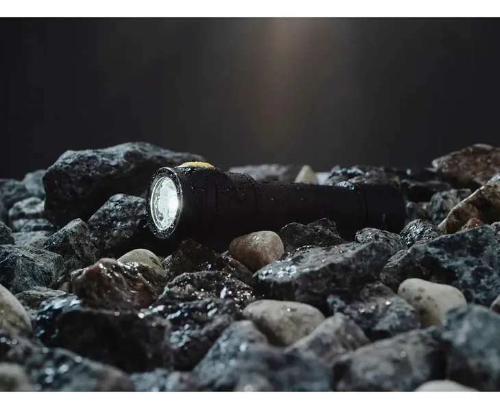 latarka-armytek-prime-c2-warm-magnet-usb-930lm-material-aluminium