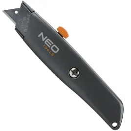 noz-do-tapet-nozyk-ostrze-trapezowe-18mm-metalowy-korpus-neo