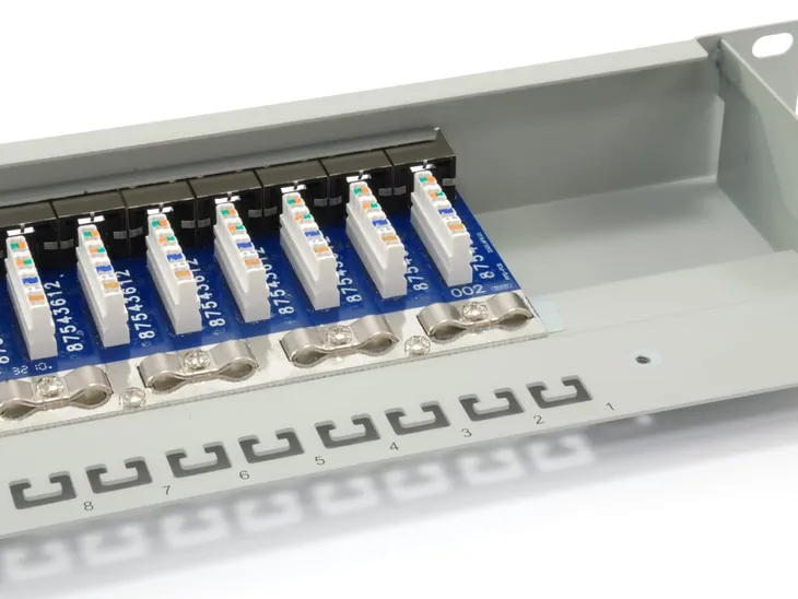 equip-326324-panel-krosowniczy-1u