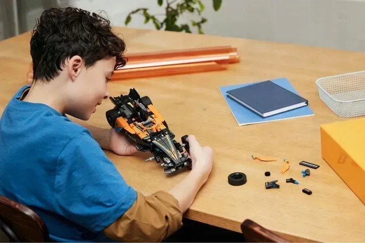 42169-lego-technic-neom-mclaren-formula-e-race-car