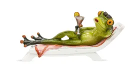 figura-zaba-zabka-lezaca-na-lezaku-plazowiczka-drink-lato-lezzak-dekoracja