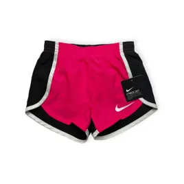 krotkie-sportowe-spodenki-dziewczynka-nike-1-2-lat