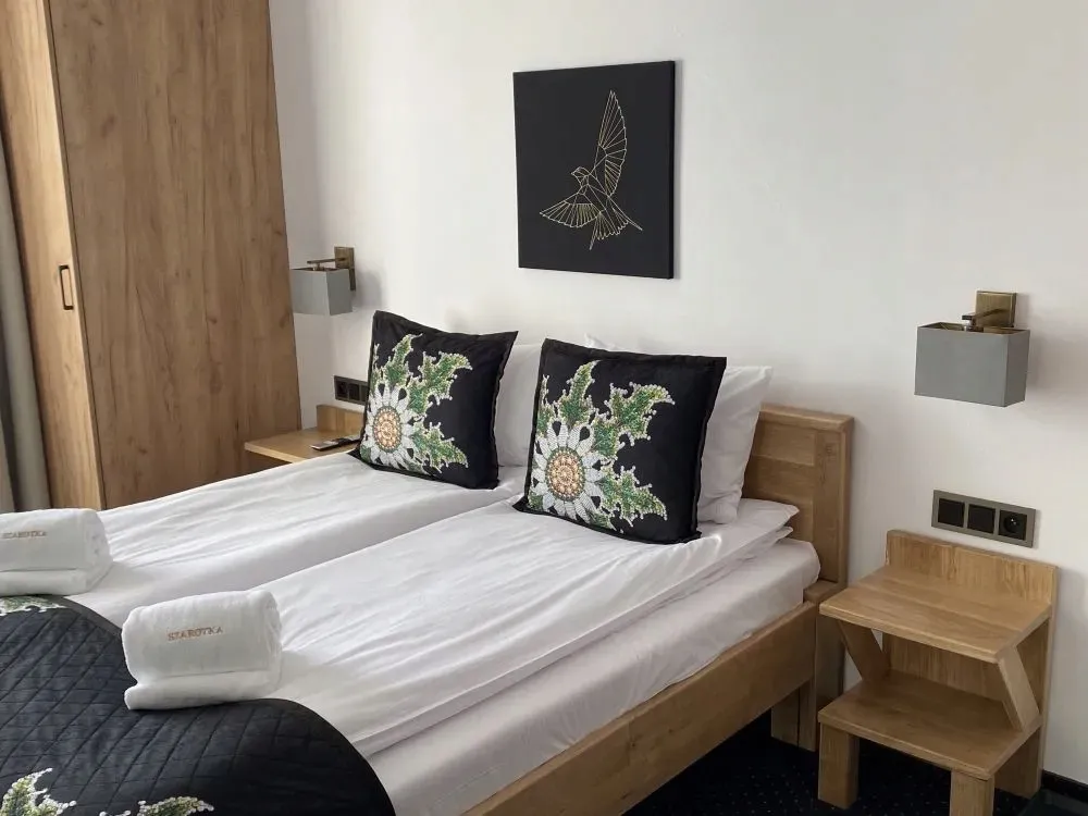 kinkiet-lampa-na-sciane-scienna-bialy-abazur-led-e27-nowoczesny-do-sypialni