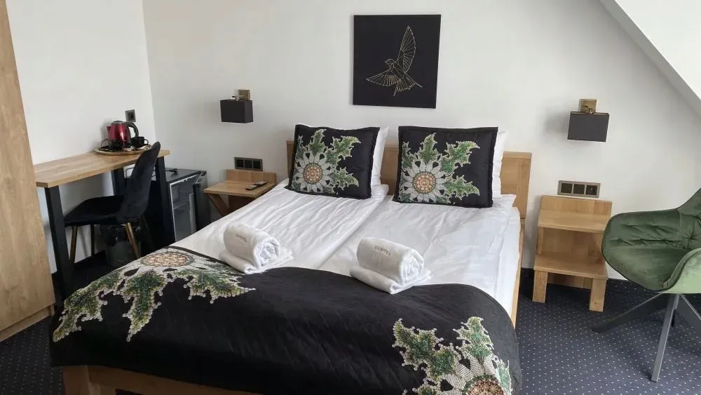 kinkiet-lampa-na-sciane-scienna-bialy-abazur-led-e27-nowoczesny-do-sypialni