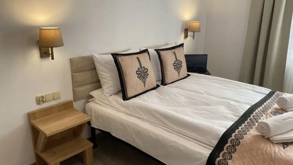 kinkiet-lampa-na-sciane-scienna-zielony-abazur-led-e27-nowoczesny-modny